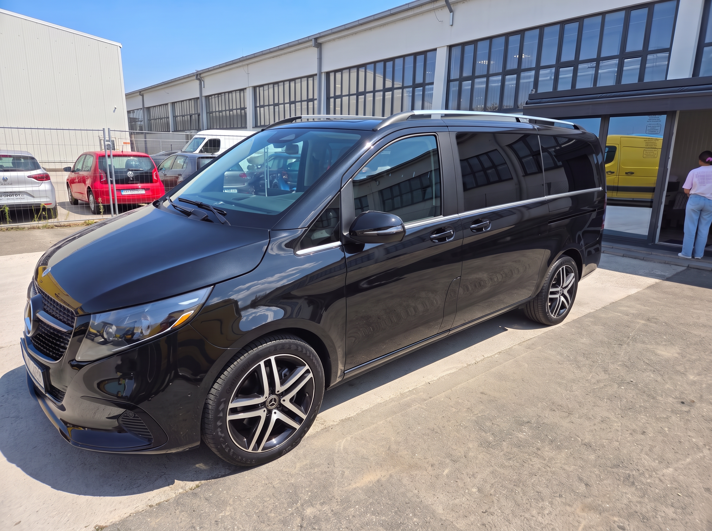 Mercedes V 200 Avantgarde Long crne boje iz flote SK Norma usluge